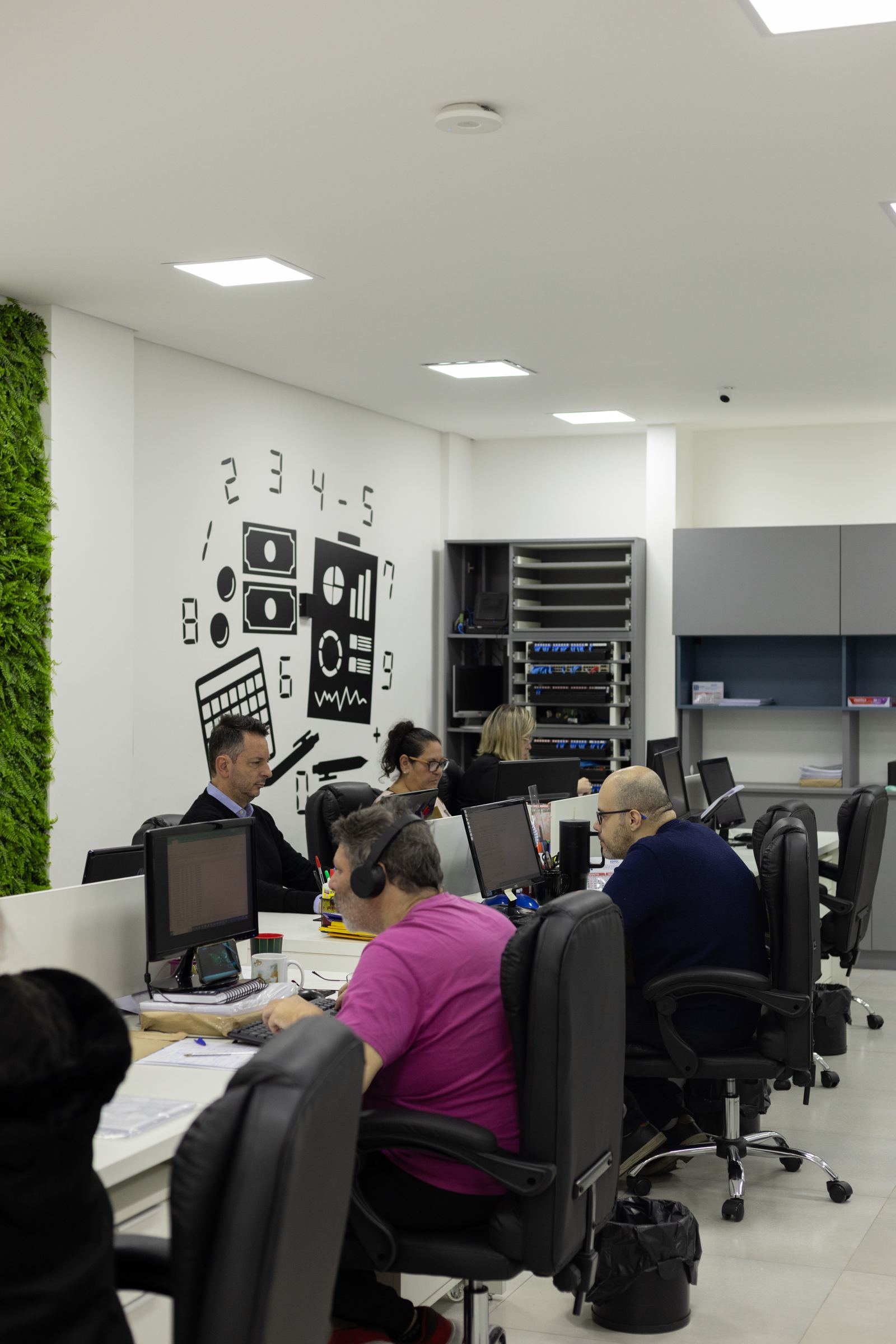 Equipe ADHOC no escritório